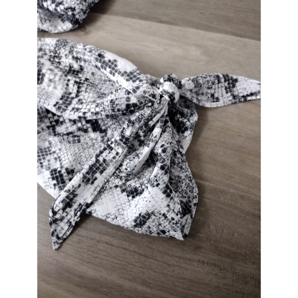 Worthington Black and White Relaxed 3/4 Sleeve Blouse - Picture 3 of 10